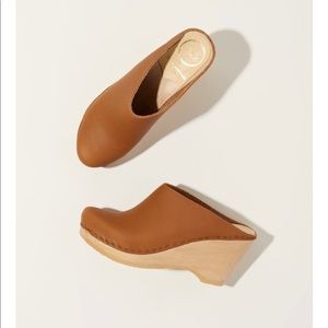 NO.6 NEW SCHOOL WEDGE CLOG - PALOMINO